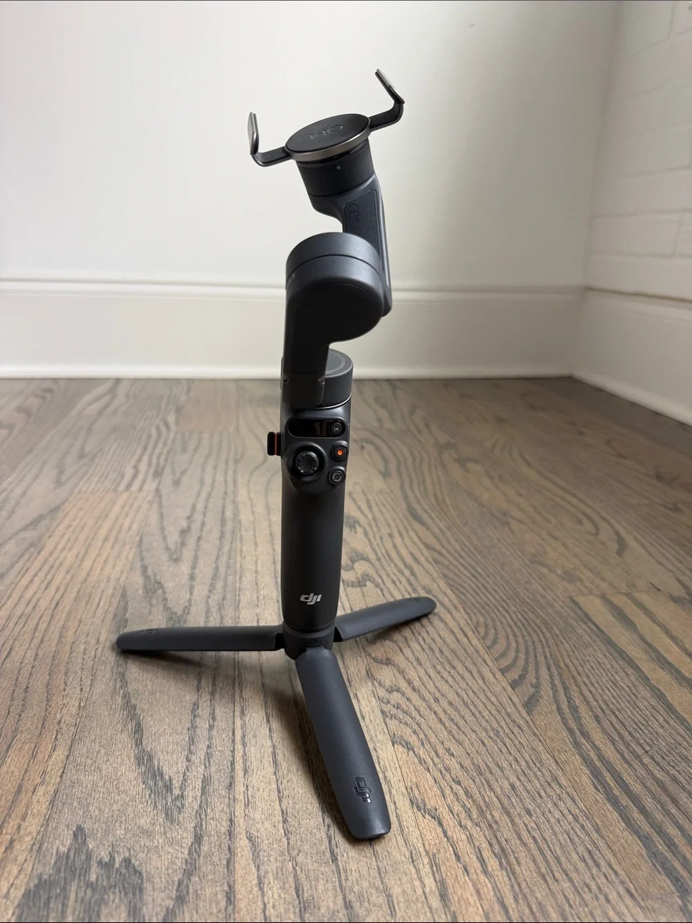 DJI Osmo Mobile 6 Smartphone Gimbal Stabilizer - Black